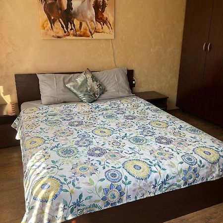 Lotos Apartament Apartman Burgasz Kültér fotó