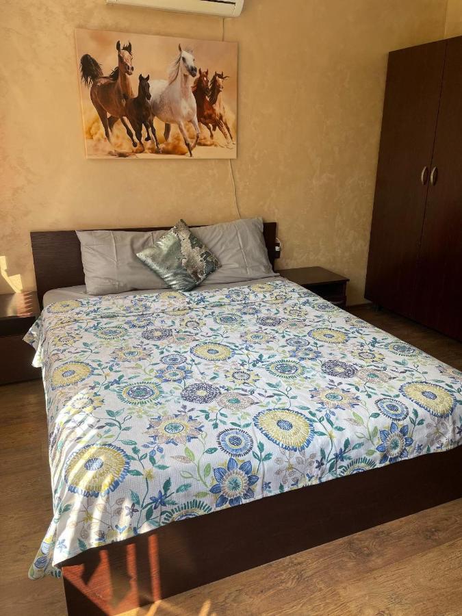 Lotos Apartament Apartman Burgasz Kültér fotó
